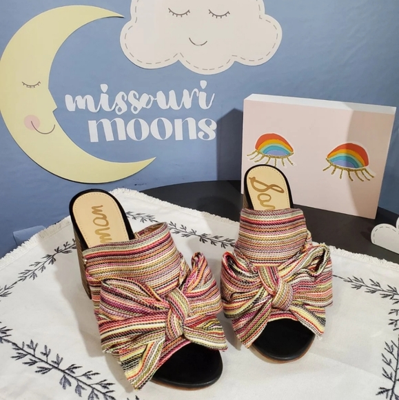 Size 6.5 Multicolor Woven YUMI Mules - Picture 4 of 8